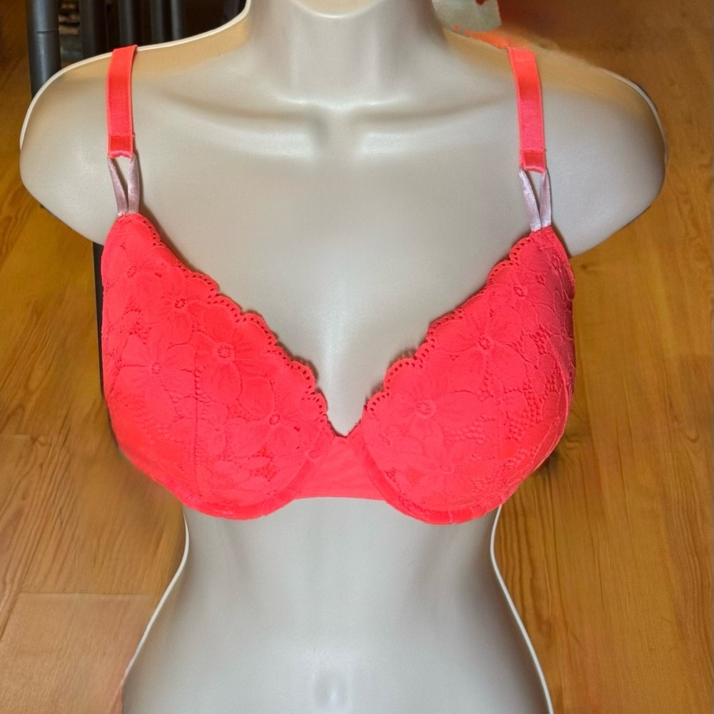 Victoria’s Secret Lightly Lined Bra in Bright Coral 34DDD